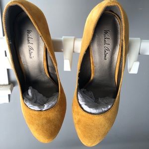 Michael Antonio sude mustard pumps 6.5.